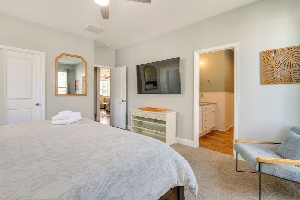 Coastal Home w/ Yard < 1 Mi to Old Town Bluffton!