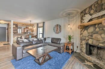 Mountain-theme Condo w/ Patio, 4 Mi to Hot Springs