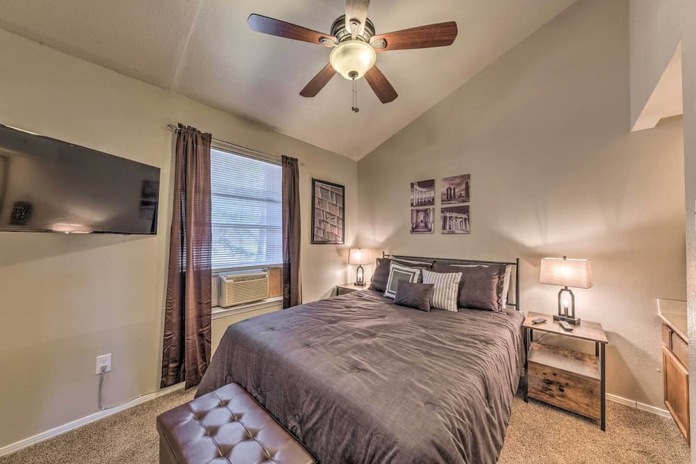 Forested Ruidoso Condo w/ Deck & Fireplace!