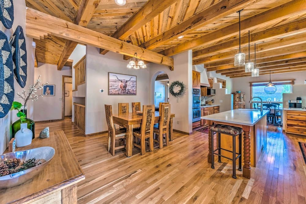 Luxe Ruidoso Home w/ Hot Tub + Mountain Views