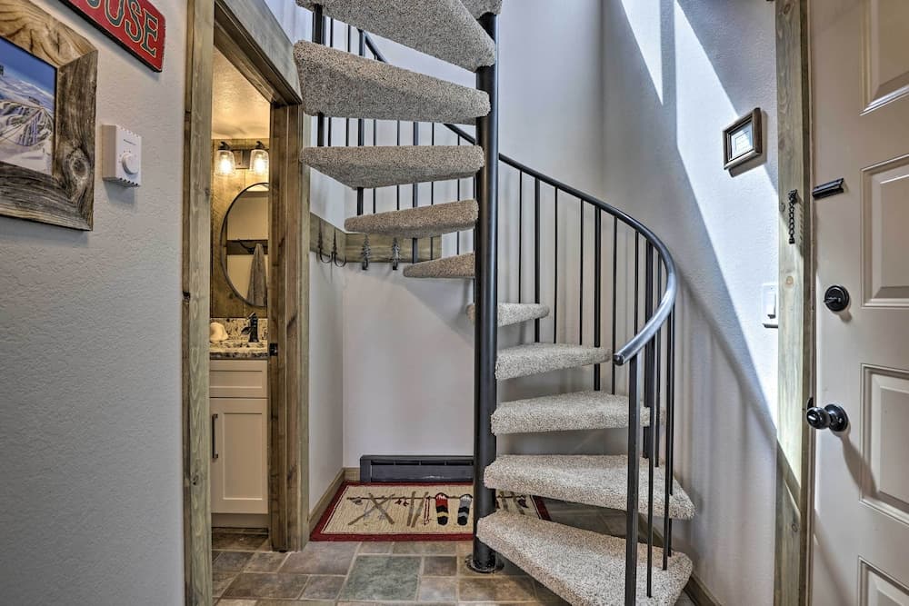 < Half Mi to Ski Lifts: Cozy Granby Ranch Studio!