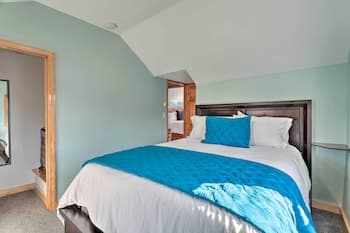 Rhode Island Haven: Walk to Greenwich Bay!