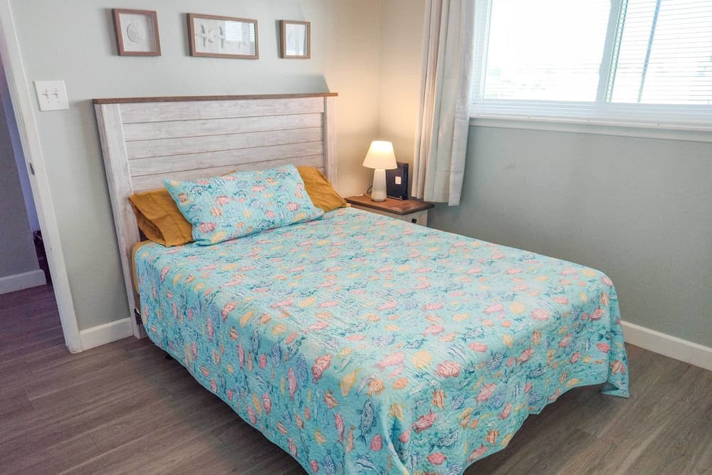 Gulf Views & Patio: Lovely Galveston Condo!