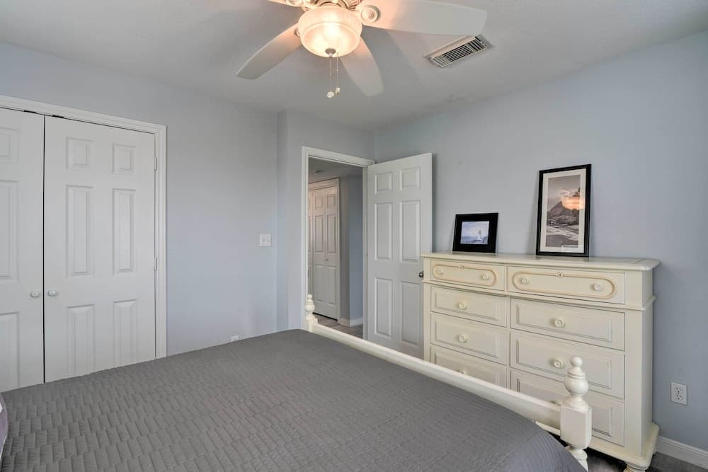 Oceanfront Galveston Home - Walk to Beach!