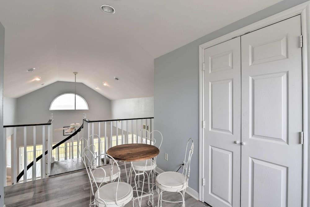 Oceanfront Galveston Home - Walk to Beach!