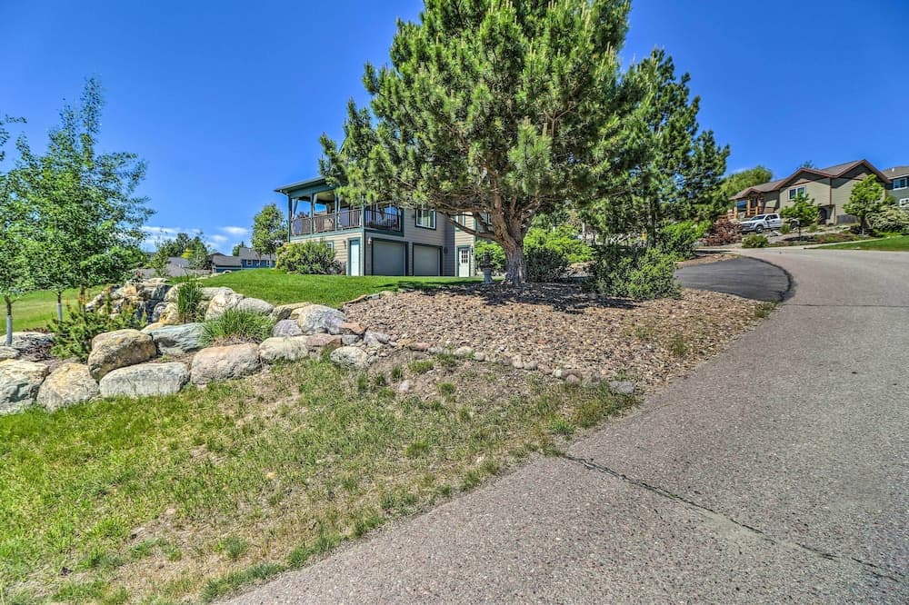 Cozy Bigfork Escape: Walk to Bigfork Harbor!