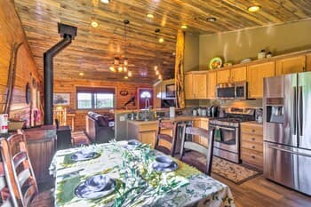 Charming Jefferson Retreat w/ Deck & Grill!