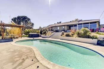 Tranquil Home w/ Pool - 14 Mi to Joshua Tree!