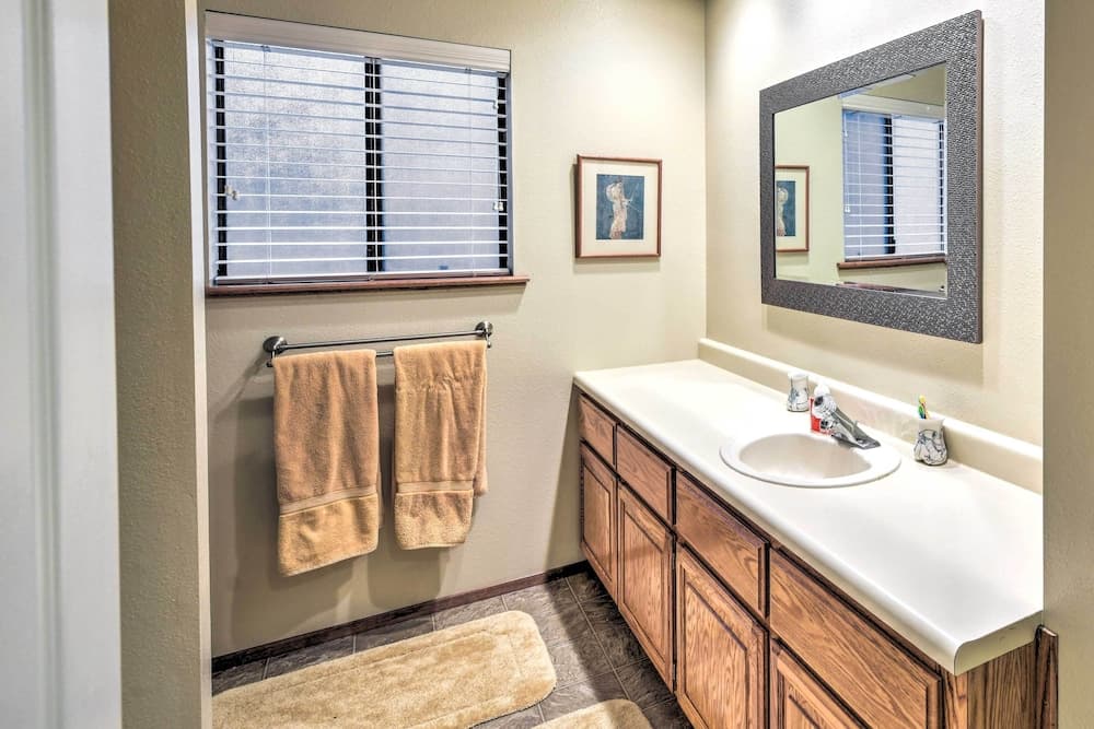 Near Fishing & Hiking: Pioneer Cabin w/ Decks