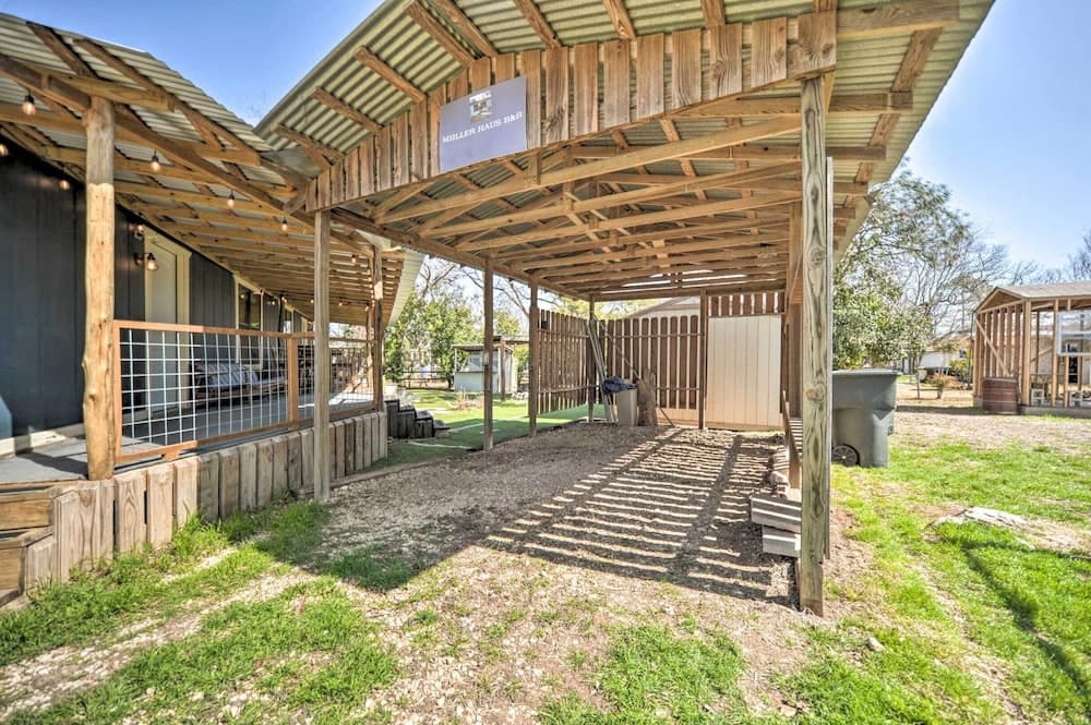 'the Barn' Texas Wine Country Vacation Rental