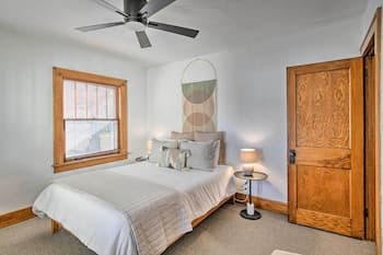 Family-friendly Des Moines Retreat w/ Patio!