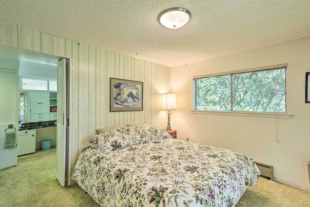 Woodsy Willow Creek Getaway w/ Pool & Deck!