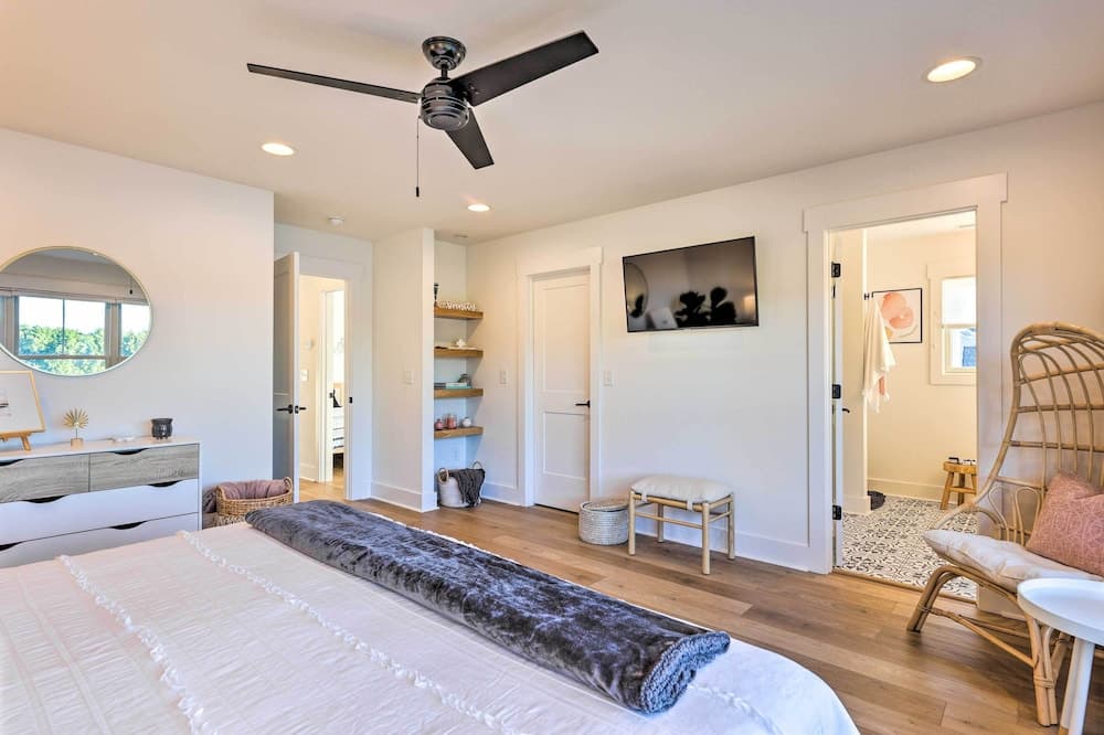 Waterfront Oasis On Tims Ford Lake: Pool/kayak!