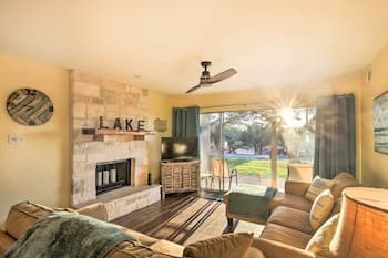 Canyon Lake Condo ~ 2 Mi to Lake & Marina!