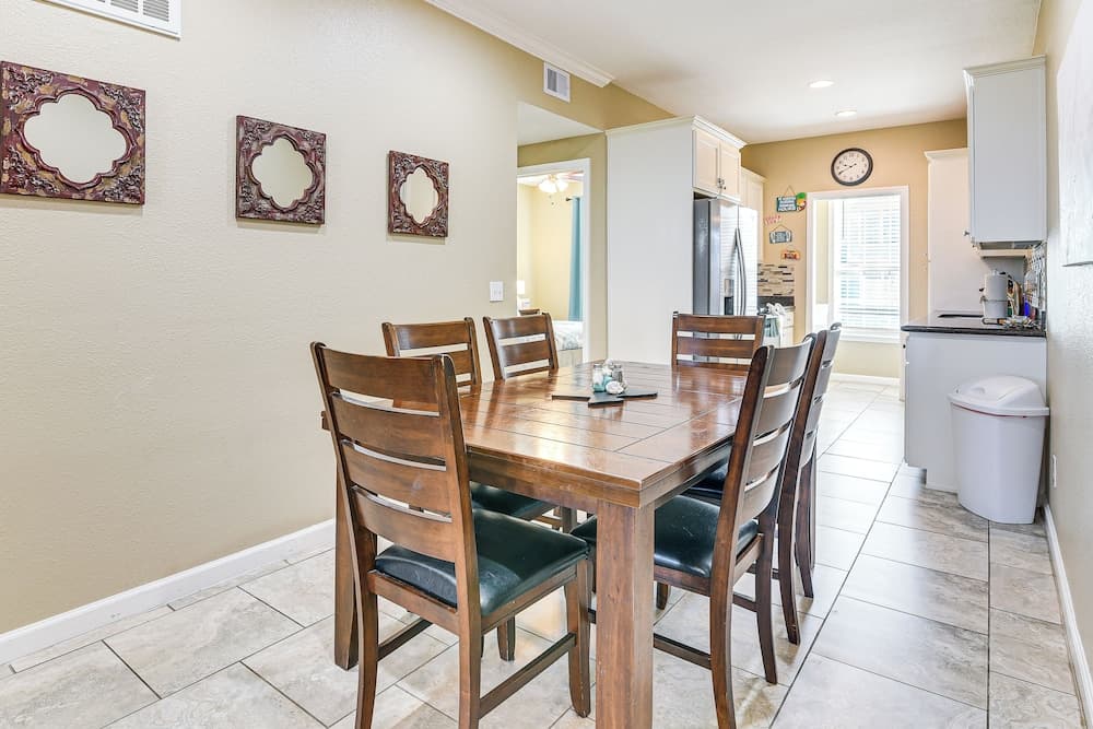 Pool Access + Balcony: Beachfront Galveston Condo!