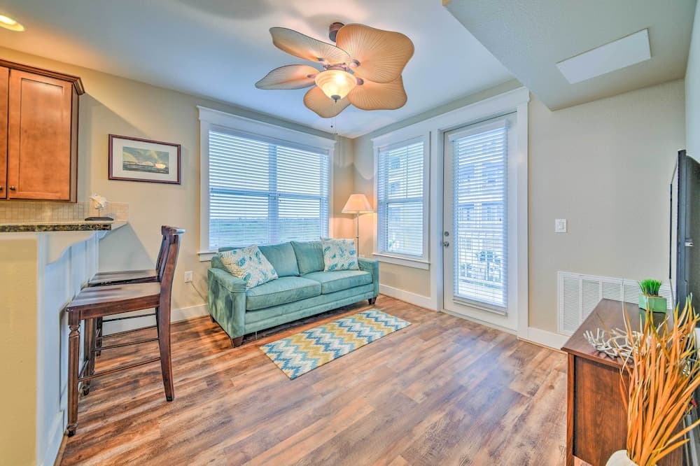 'driftwood' Galveston Resort Escape w/ Deck & View