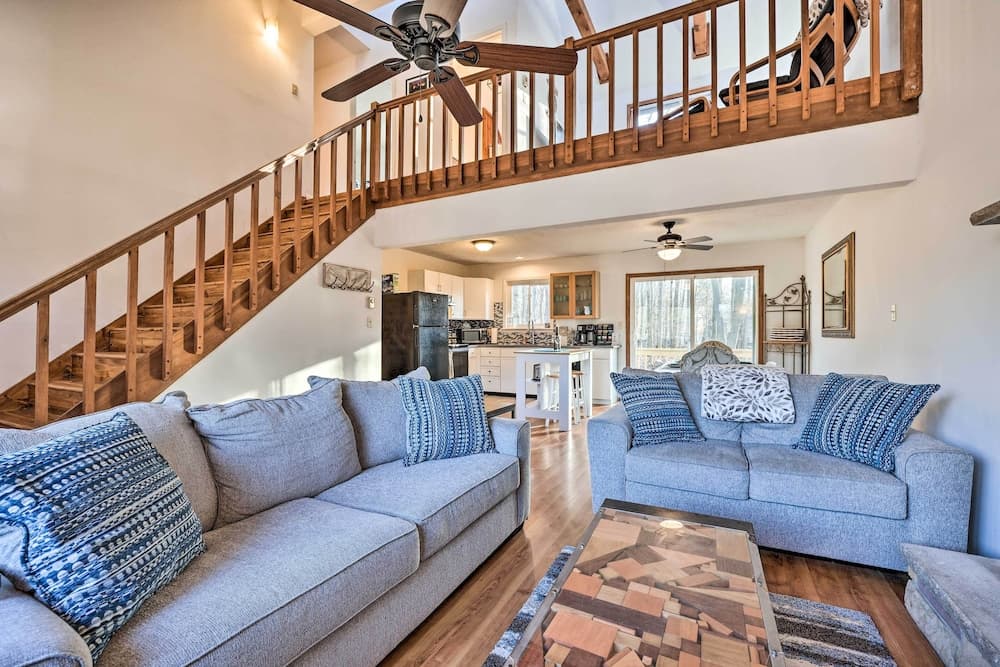 4 Mi to Tobyhanna State Park: Home w/ Fire Pit