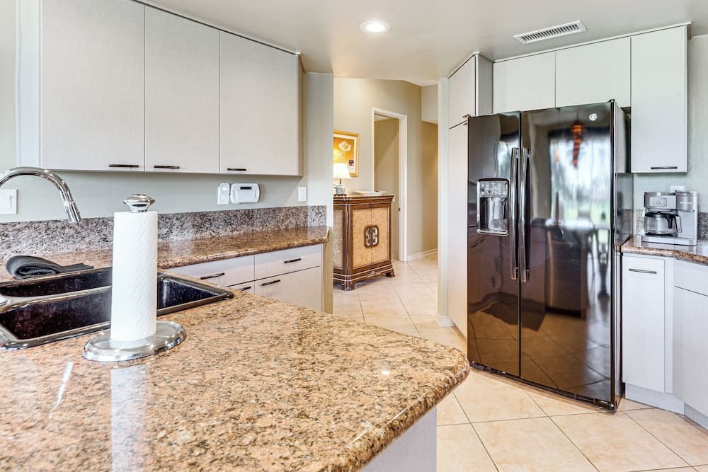 Patio + Resort Amenities: Palm Desert Escape