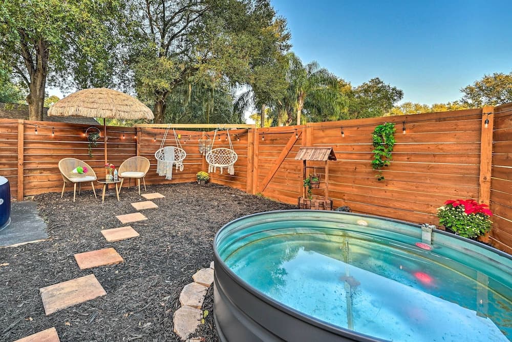 Luxe Brandon Oasis w/ Private Pool & Hot Tub!