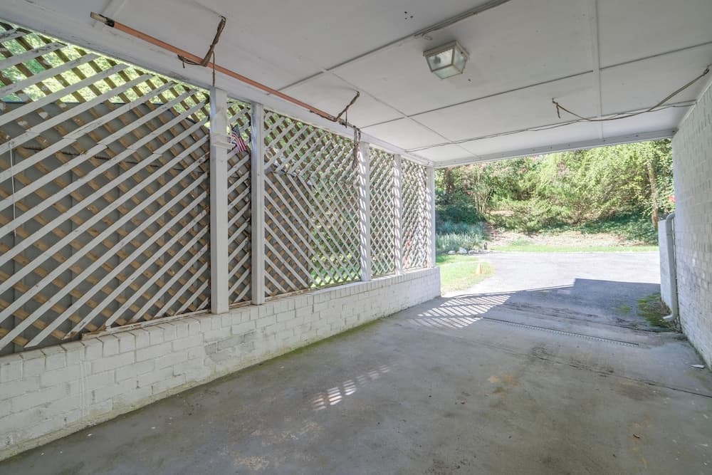 Bethesda Apartment + Yard ~ 9 Mi to D.C