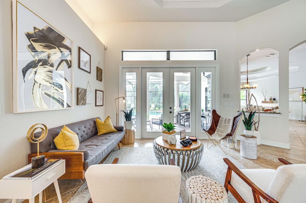 7 Mi to Great Wolf Lodge Water Park: Luxury House