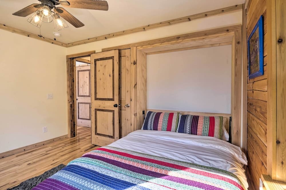 24-0132 Alma Retreat w/ Deck: 17 Mi to Skiing