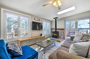 Lakefront Pocono Summit House w/ Hot Tub!