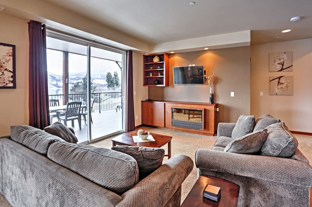 Lake Chelan 'manson Bay' Condo w/ Pool Access!