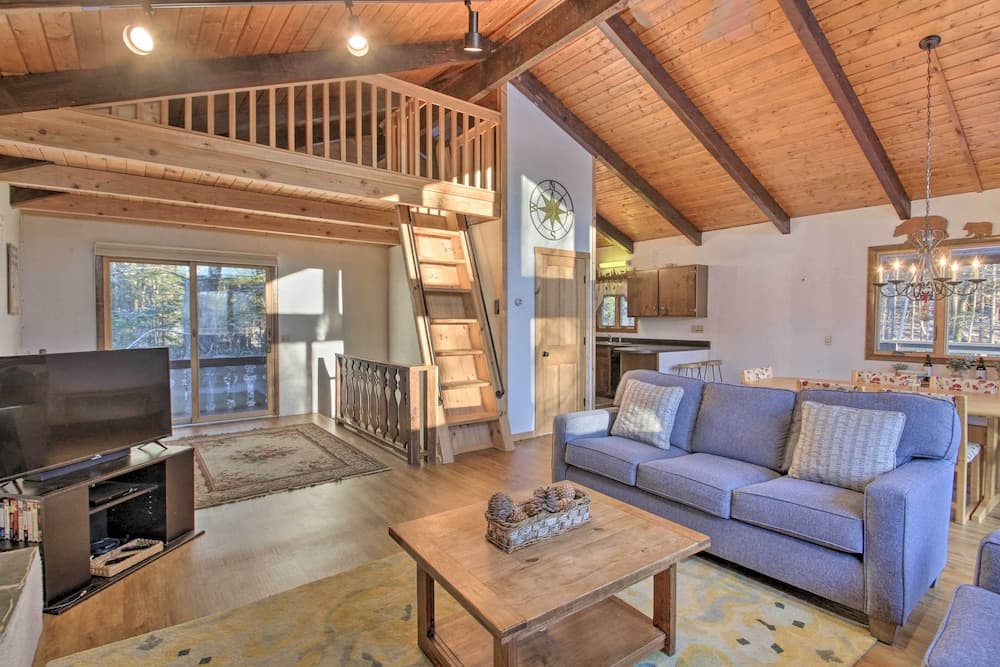 Beautiful Chalet ~ 5 Miles to Attitash Mountain