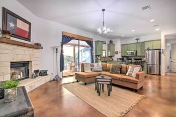 Lago Vista Getaway w/ Furnished Deck & Fire Pit!