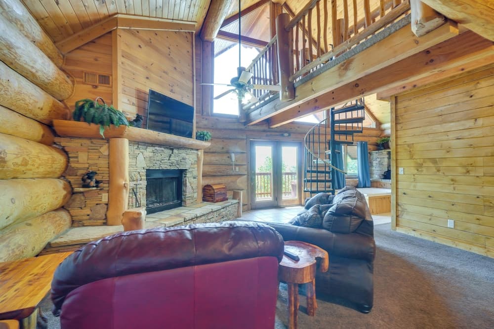 Smoky Mountain Vacation Rental Cabin w/ Hot Tub!
