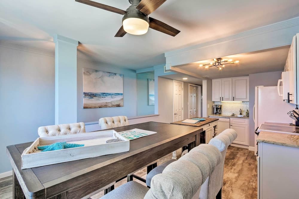 PCB Beachfront 'coastal Abode' at Pinnacle Port!