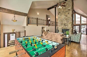 Evergreen Retreat + Hot Tub, Mtn Views & Game Room