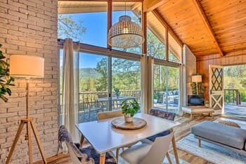 Lovely Oakhurst Cabin w/ Deck & Mtn Views!