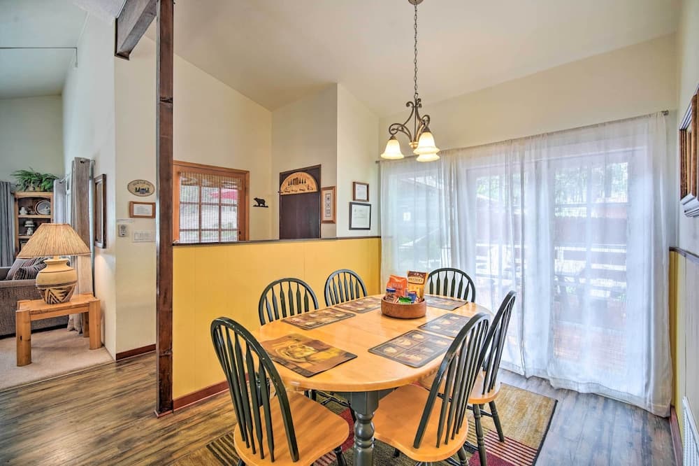 3 Mi to Skiing: Big Bear Cabin w/ Deck