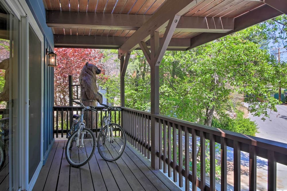 Bikes + Game Room: Lovely Lake Arrowhead Home!
