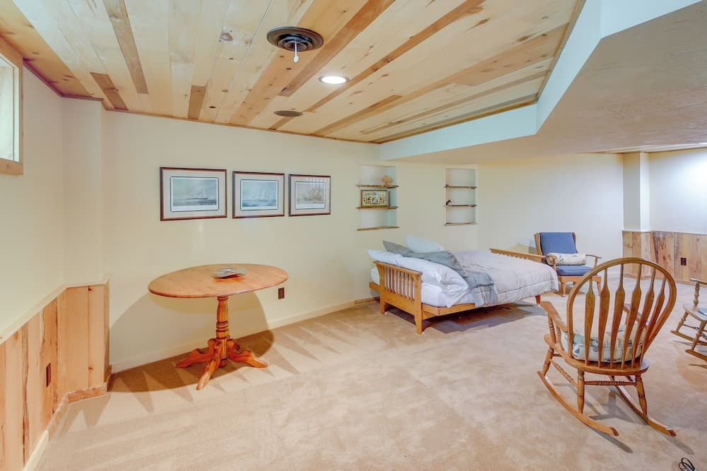 Idyllic Sturgeon Bay Cabin w/ Fire Pit + View