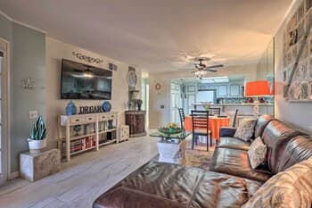 Charming Palm Springs Condo By Community Pool