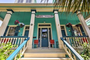 Historic Galveston Apt < 2 Mi to Pleasure Pier!
