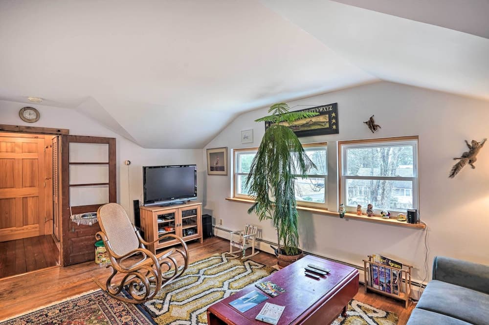 New York Vacation Rental w/ Smart TVs & Cable