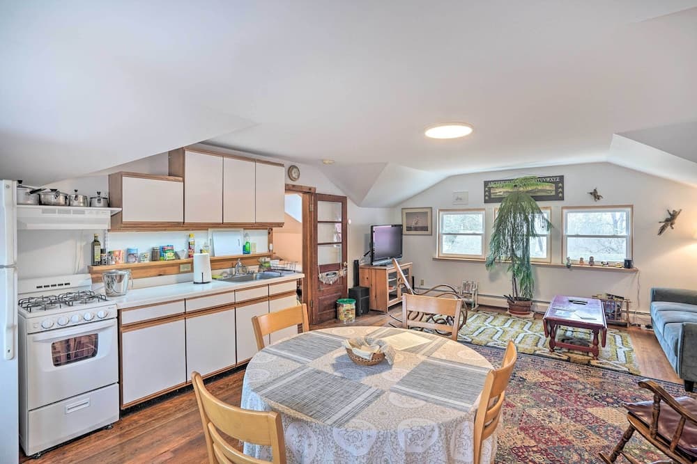 New York Vacation Rental w/ Smart TVs & Cable