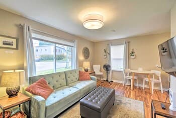 Tacoma Cottage w/ Fire Pit - Walk to Beach!