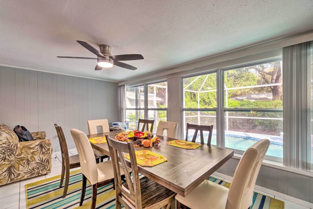 Peaceful Venice Villa w/ Patio - 2 Miles to Beach!