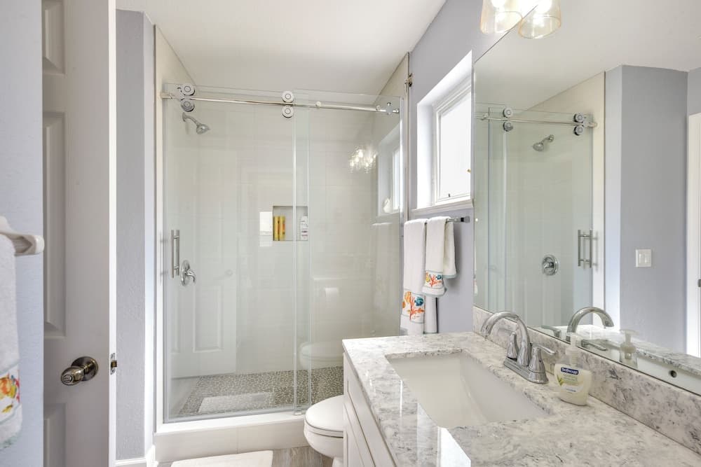 Waterfront Nettles Island Beach House: Pool Access