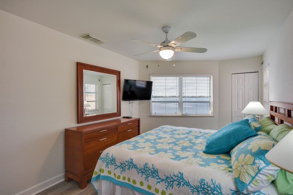 Waterfront Nettles Island Beach House: Pool Access