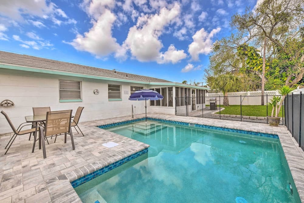 Apollo Beach Gem w/ Pool: 'the Flamingo House'