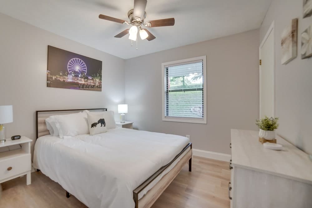 Kodak Getaway w/ Covered Decks + Game Room!