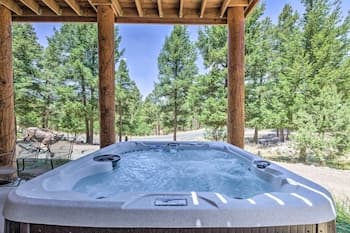 Quiet Ruidoso Cabin w/ Deck & Private Hot Tub