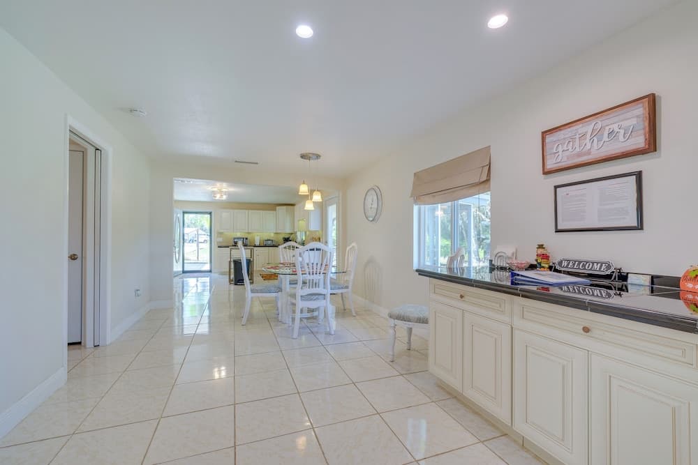 'laurel on the Lakes' Floral City Escape w/ Canoe!