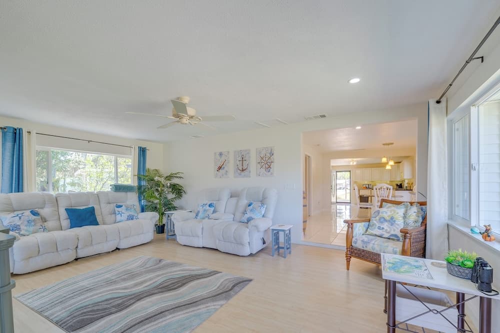 'laurel on the Lakes' Floral City Escape w/ Canoe!